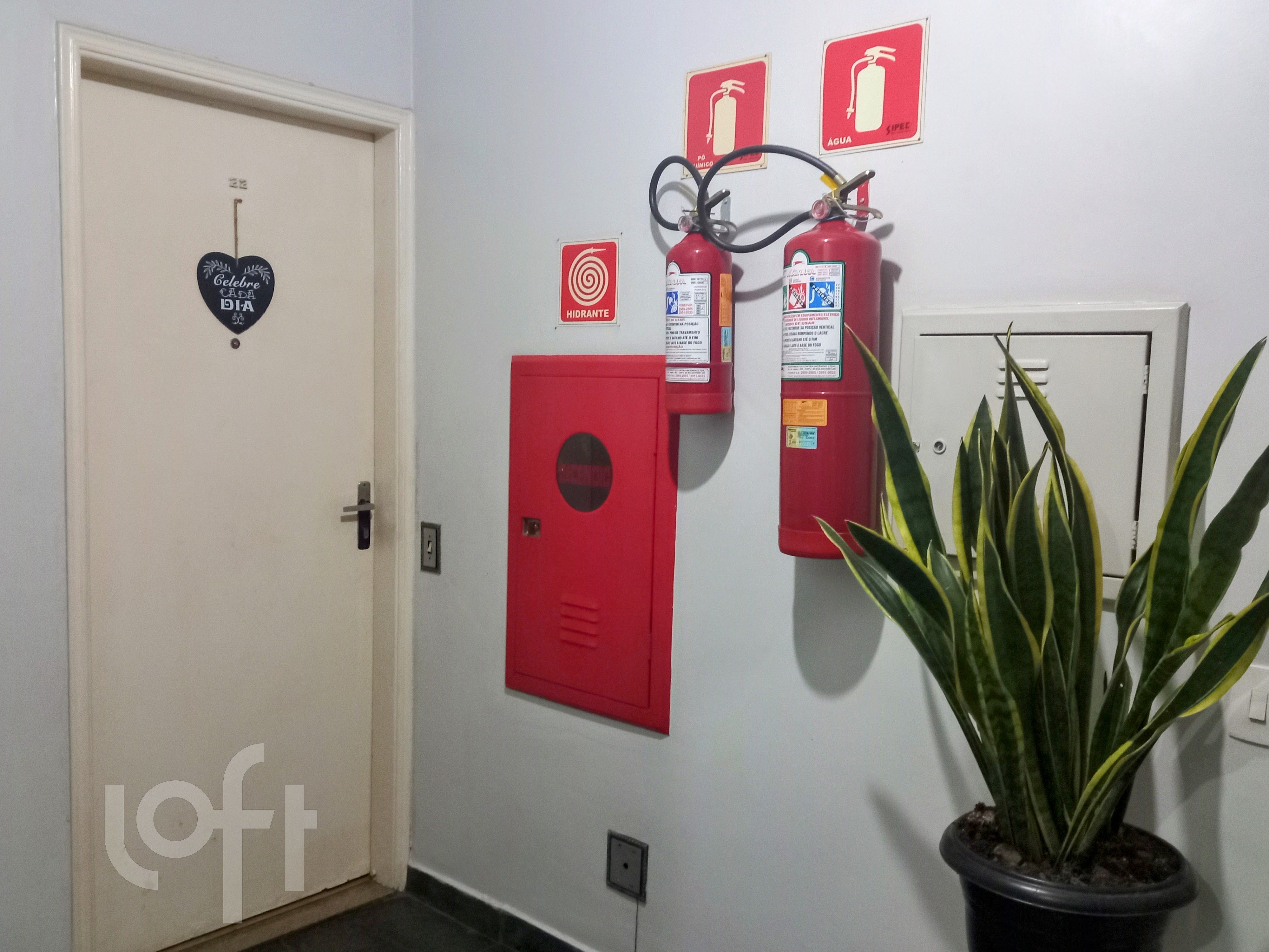Apartamento à venda com 2 quartos, 75m² - Foto 11