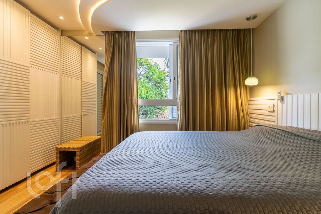 Casa à venda com 4 quartos, 332m² - Foto 37