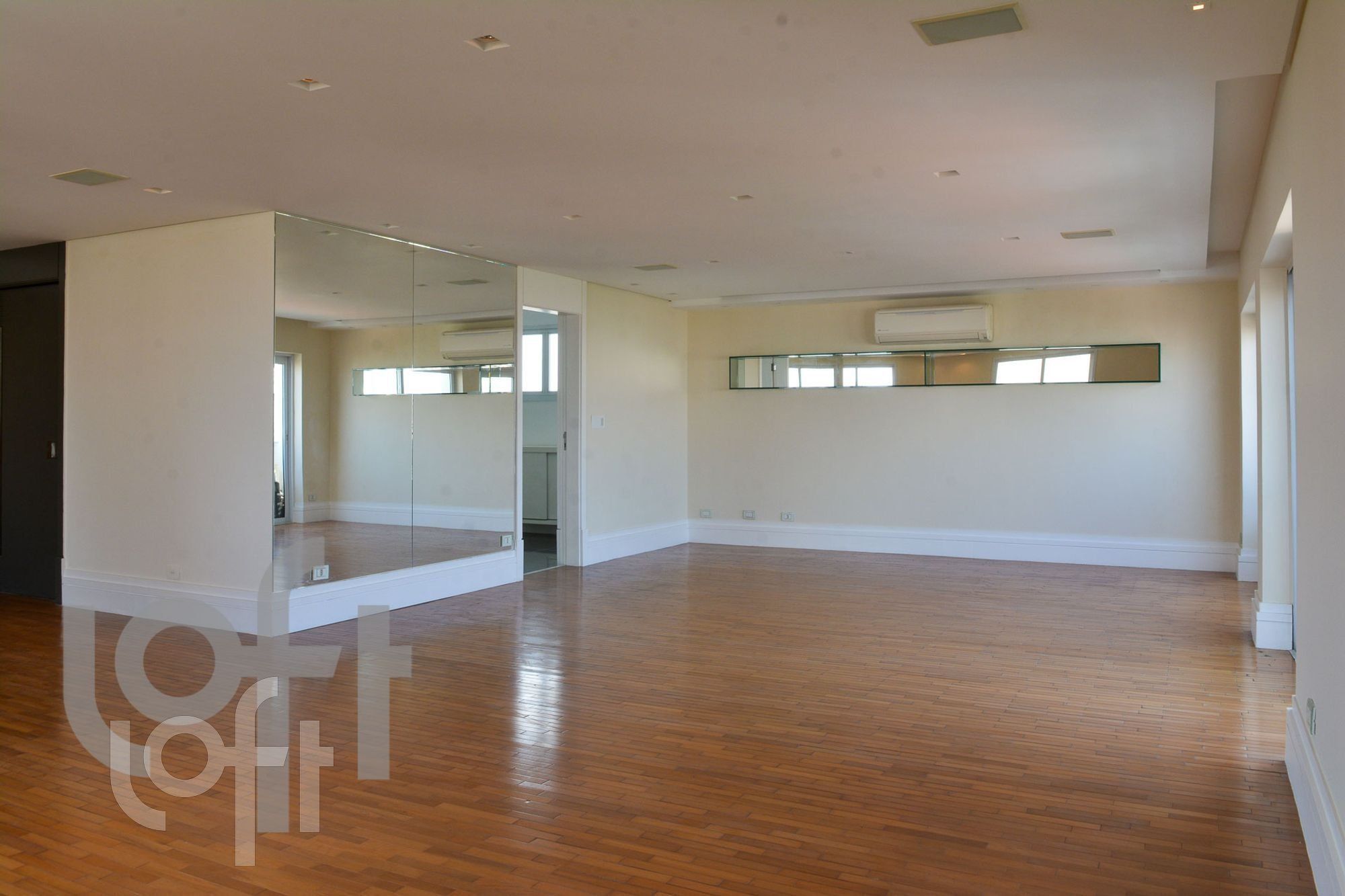Apartamento à venda com 3 quartos, 200m² - Foto 1