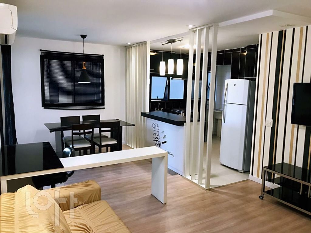 Apartamento à venda com 2 quartos, 81m² - Foto 3