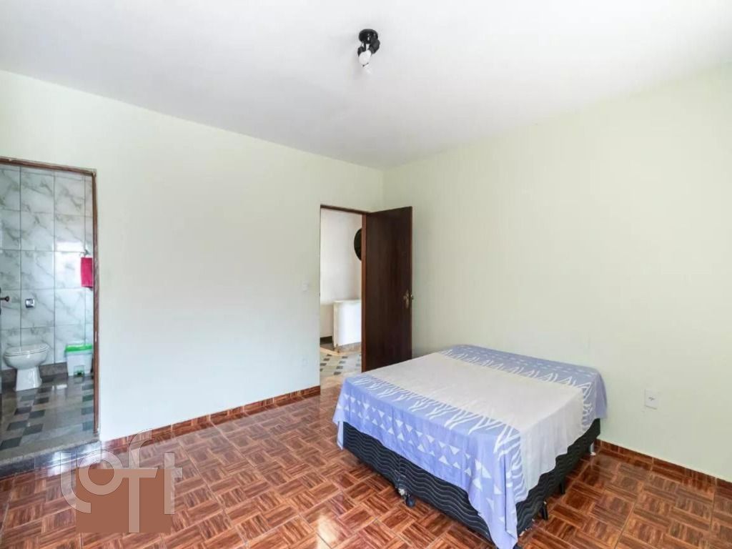 Casa à venda com 4 quartos, 200m² - Foto 3