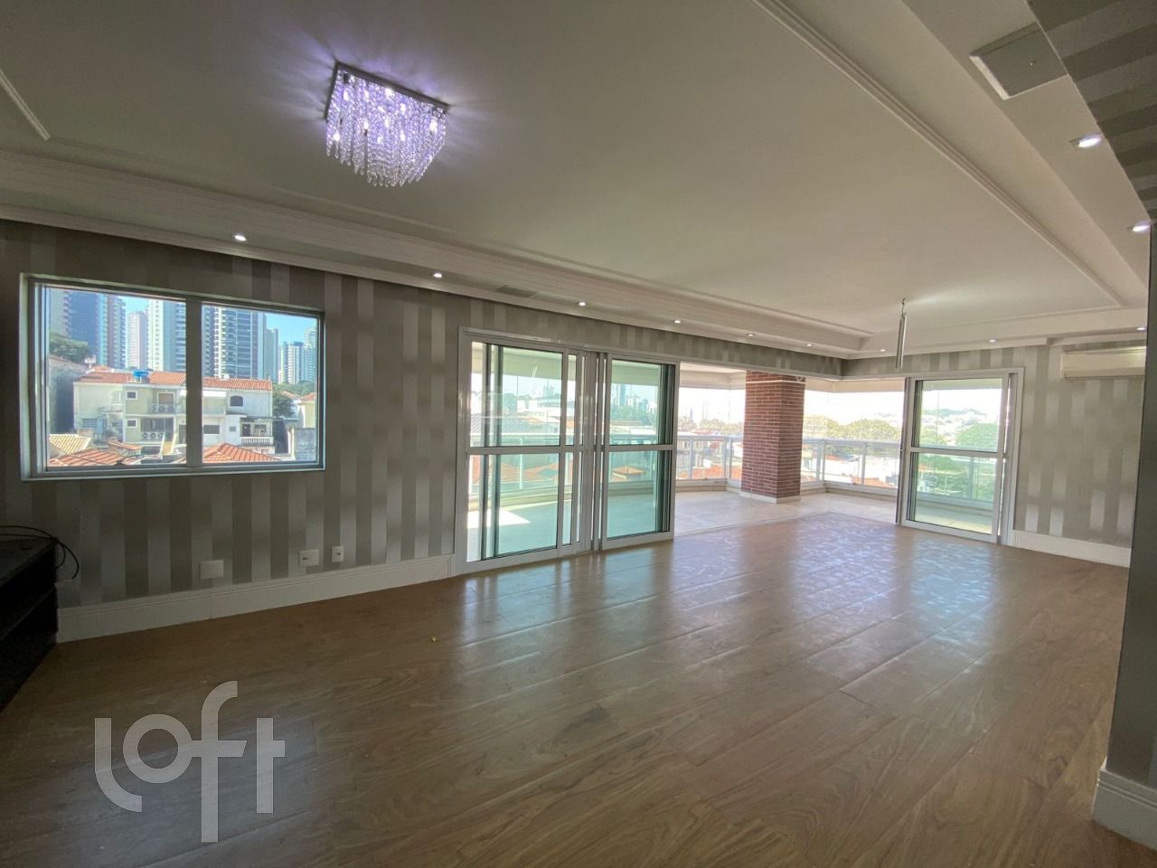Apartamento à venda com 3 quartos, 180m² - Foto 1