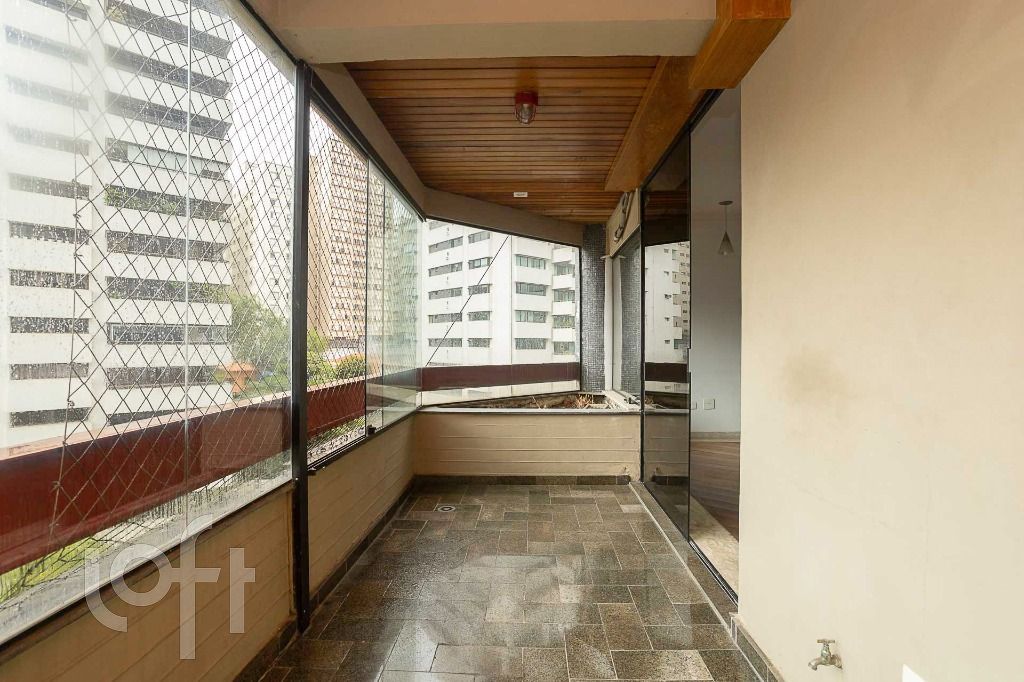 Apartamento à venda com 3 quartos, 184m² - Foto 2