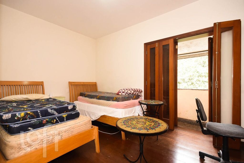 Casa à venda com 4 quartos, 426m² - Foto 17