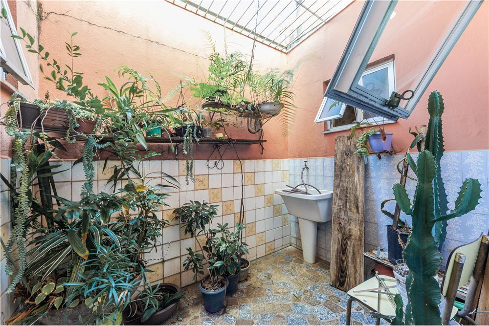 Casa à venda com 5 quartos, 215m² - Foto 17