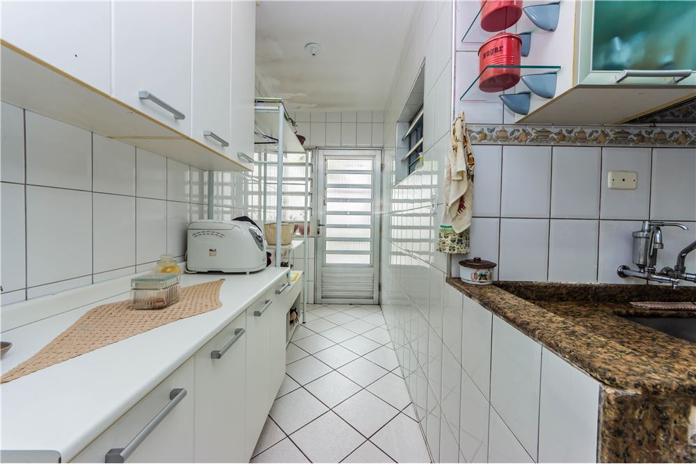 Casa à venda com 2 quartos, 80m² - Foto 13