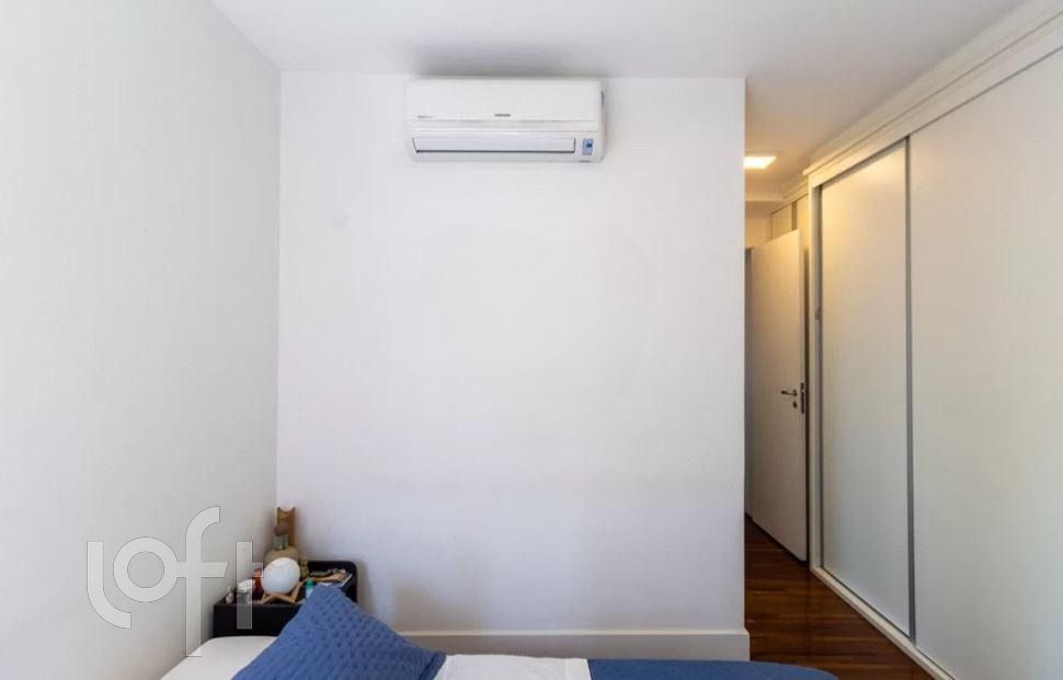 Apartamento à venda com 2 quartos, 70m² - Foto 4