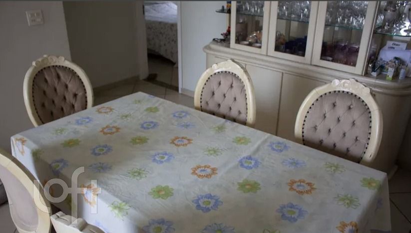 Apartamento à venda com 2 quartos, 75m² - Foto 4