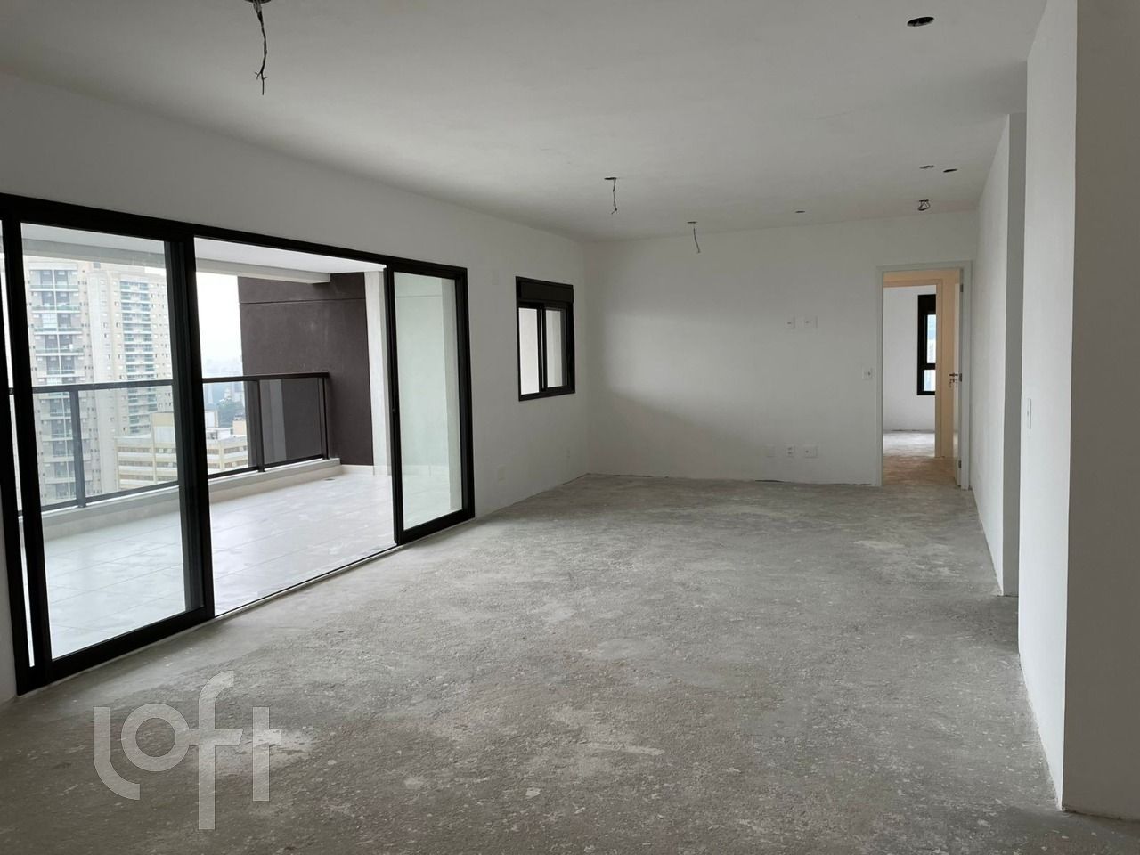 Apartamento à venda com 3 quartos, 159m² - Foto 1