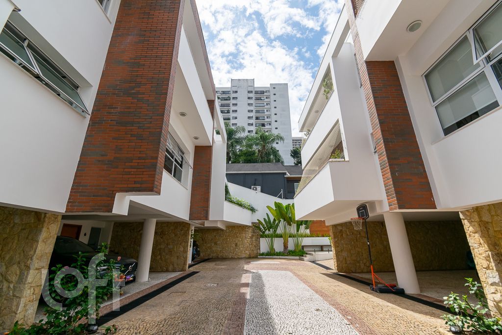 Casa à venda com 4 quartos, 332m² - Foto 47