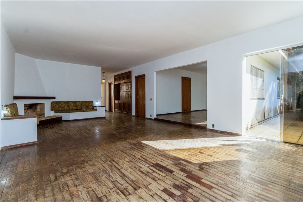 Casa, 4 quartos, 218 m² - Foto 1