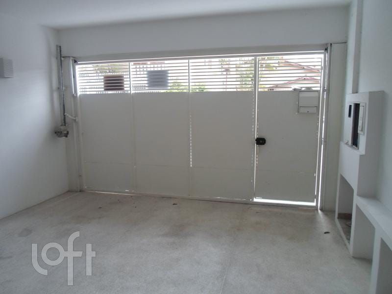 Casa à venda com 2 quartos, 240m² - Foto 2