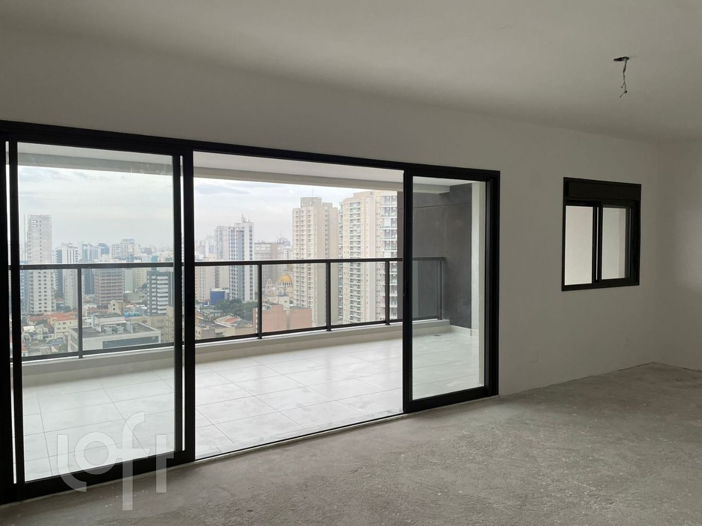 Apartamento à venda com 3 quartos, 158m² - Foto 1