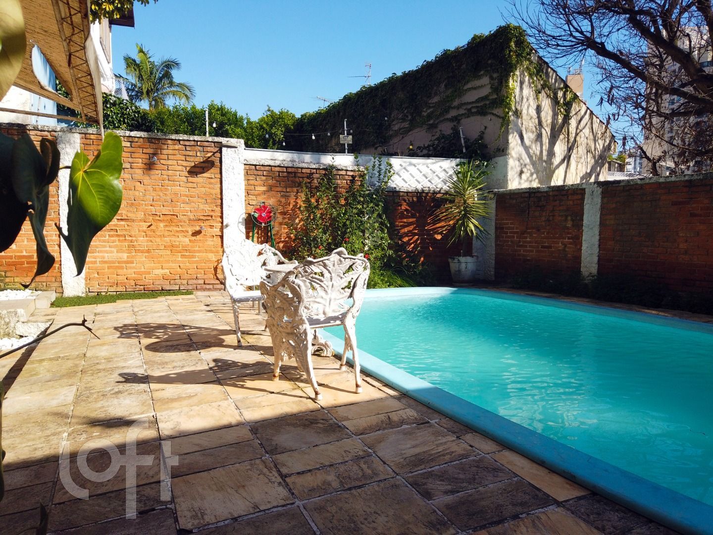 Casa à venda com 3 quartos, 223m² - Foto 2