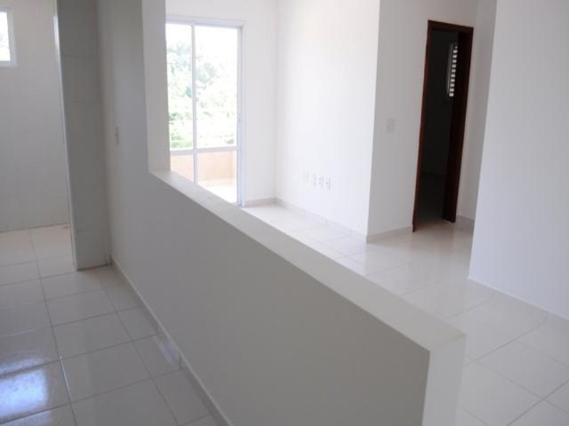 Apartamento com 2 dormitórios à venda, 52 m² por R$ 190.000 