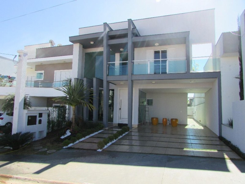 Sobrado com 3 dormitórios à venda, 230 m² por R$ 930.000 - c