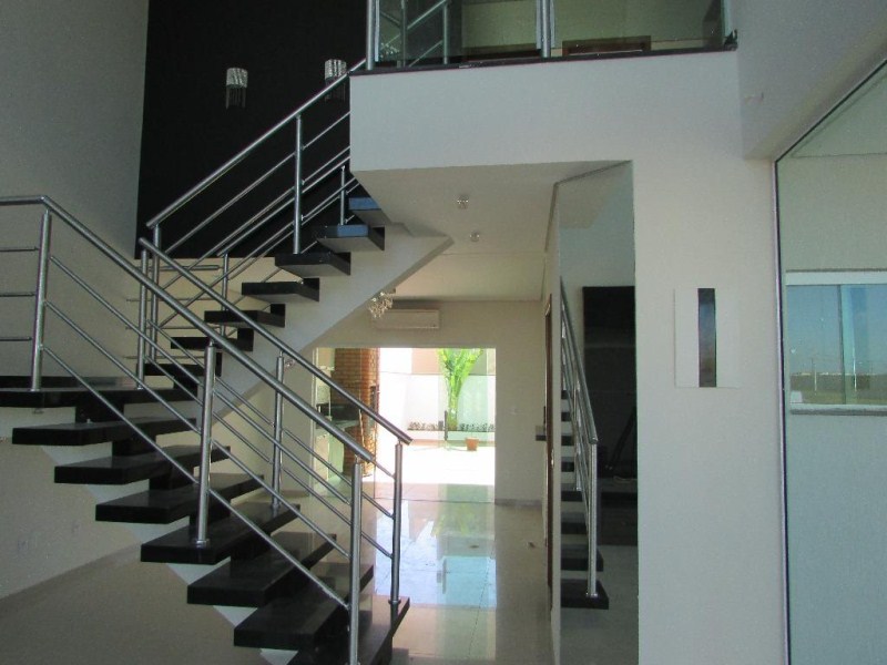 Sobrado com 3 dormitórios à venda, 230 m² por R$ 930.000 - c