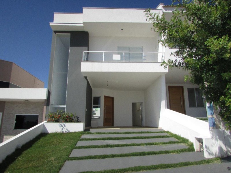 Sobrado com 3 dormitórios à venda, 192 m² por R$ 590.000,00 