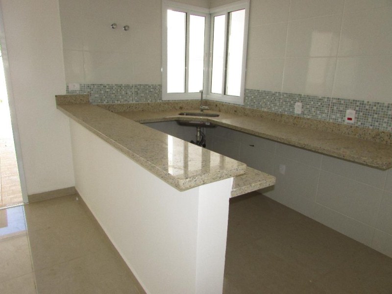 Sobrado com 3 dormitórios à venda, 192 m² por R$ 590.000,00 