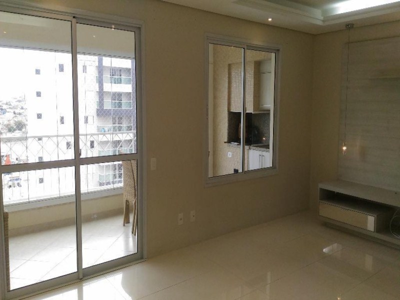Apartamento com 3 dormitórios à venda, 97 m² por R$ 690.000 