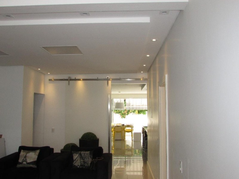 Sobrado com 3 dormitórios à venda, 267 m² por R$ 1.200.000,0