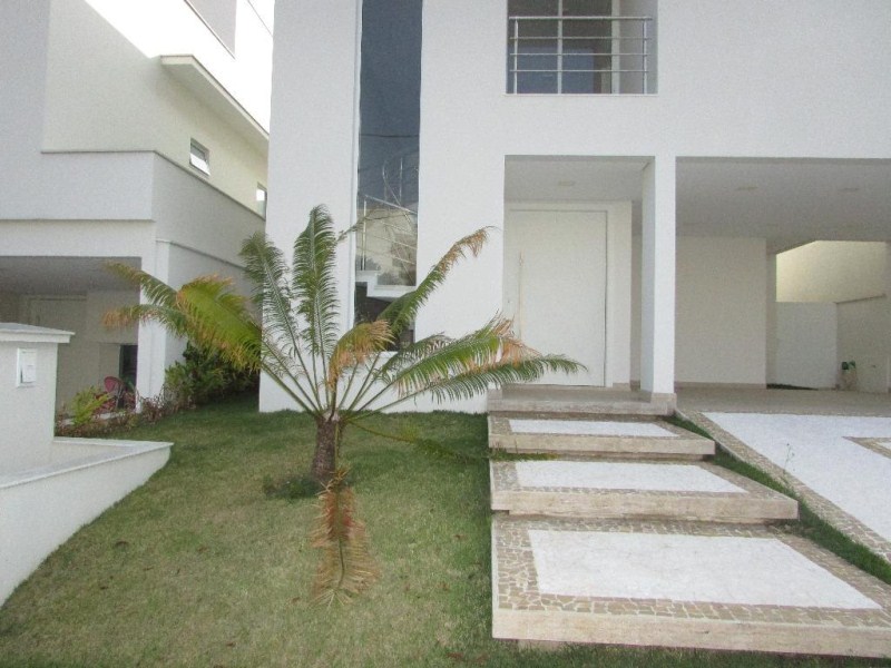 Sobrado com 3 dormitórios à venda, 269 m² por R$ 1.760.000 -