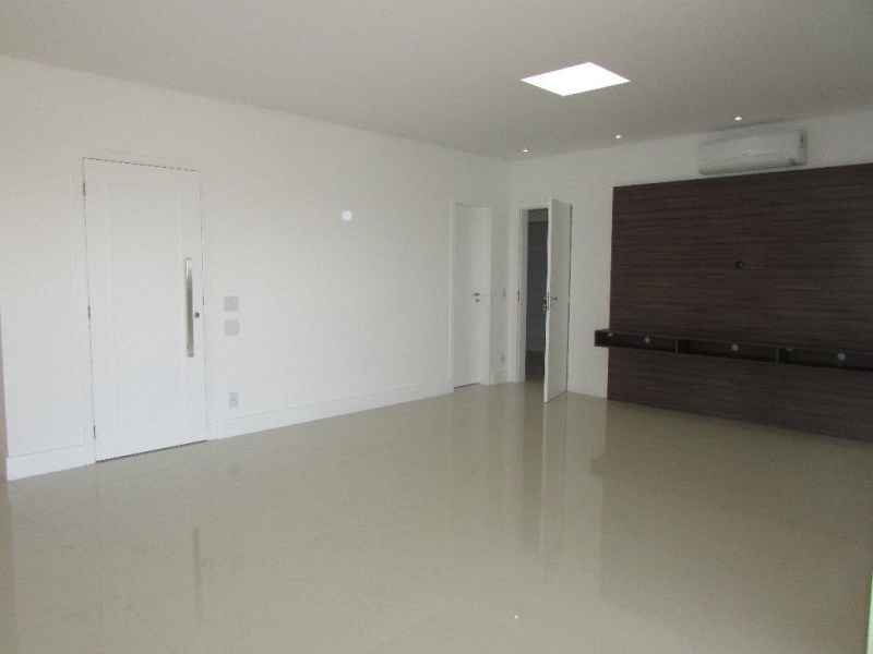 Apartamento com 3 dormitórios à venda, 196 m² por R$ 1.610.0