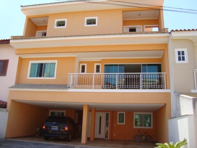 Sobrado com 4 dormitórios à venda, 380 m² por R$ 1.260.000,0