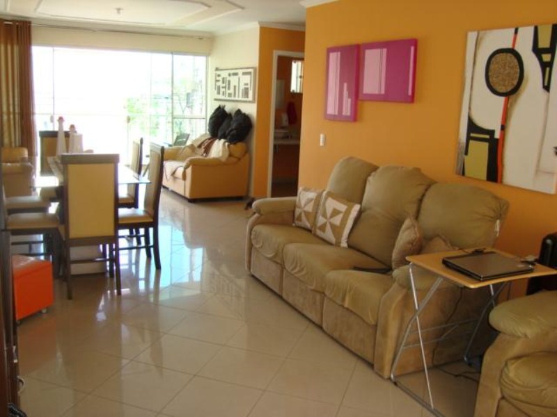 Sobrado com 4 dormitórios à venda, 380 m² por R$ 1.260.000,0