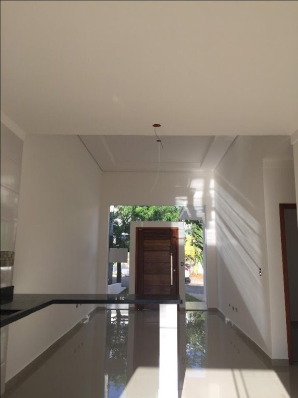Casa com 3 dormitórios à venda, 105 m² por R$ 370.000 - cond