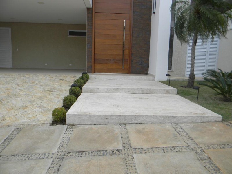 Sobrado com 4 dormitórios à venda, 331 m² por R$ 2.190.000 -