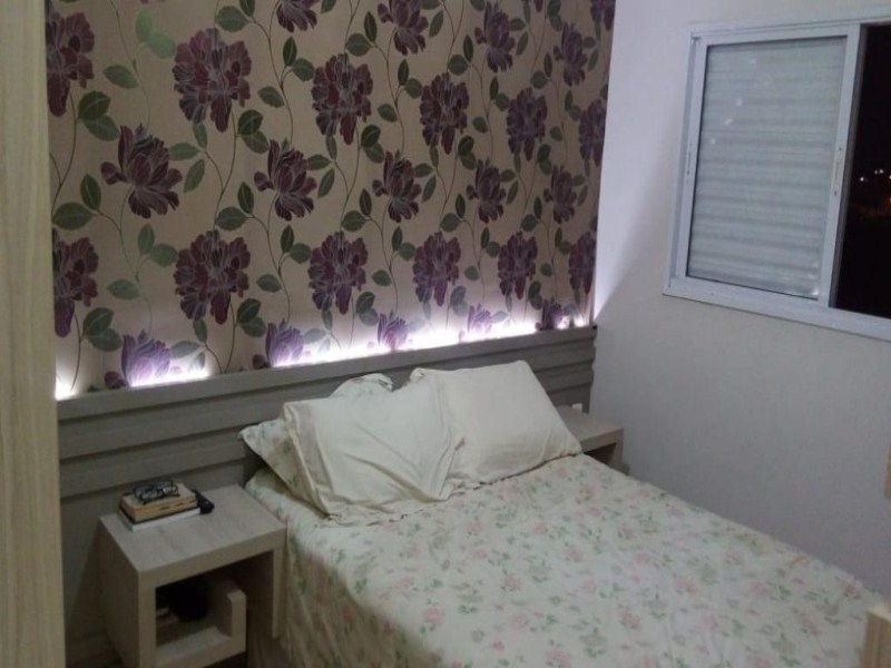 Apartamento com 2 dormitórios à venda, 54 m² por R$ 190.000  - foto 4