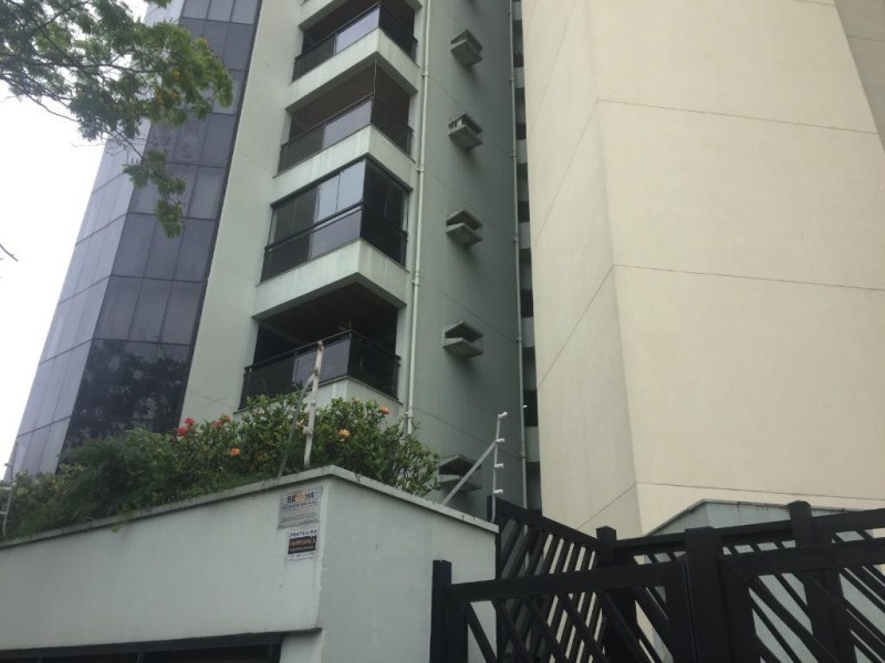 Apartamento com 3 dormitórios à venda, 220 m² por R$ 1.200.0