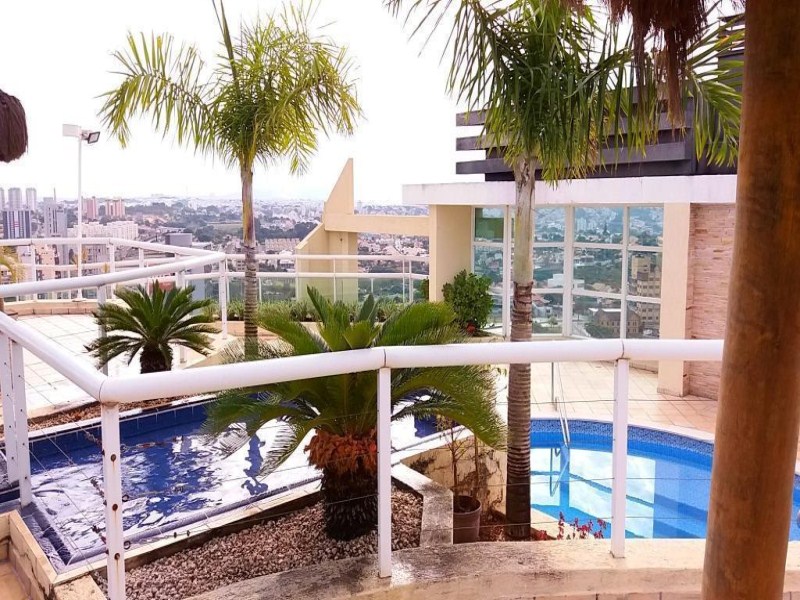 Apartamento com 3 dormitórios à venda, 140 m² por R$ 780.000