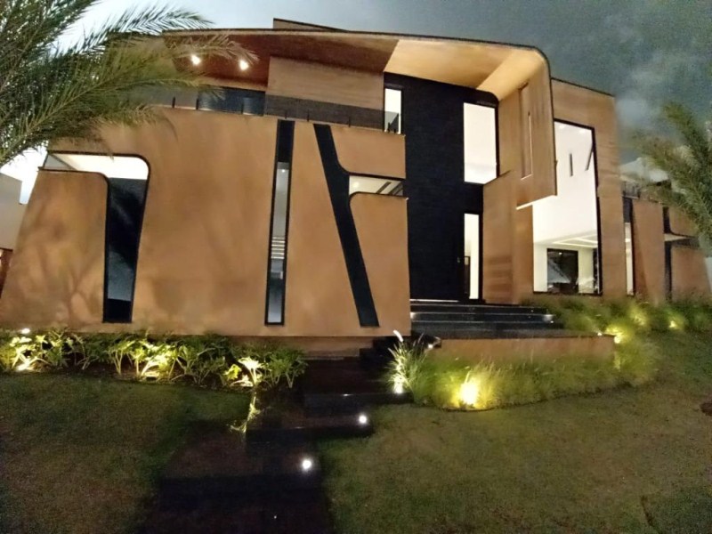 Sobrado com 4 dormitórios à venda, construído em 2 lotes, R$