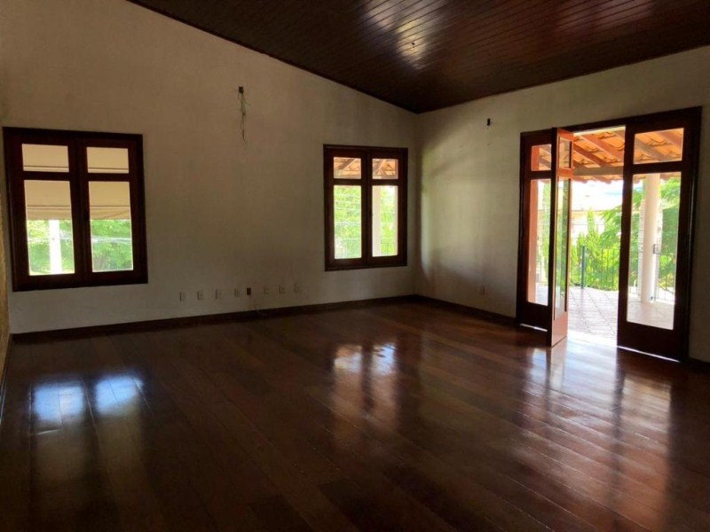 Sobrado com 5 dormitórios à venda, 1300 m² por R$ 2.500.000 