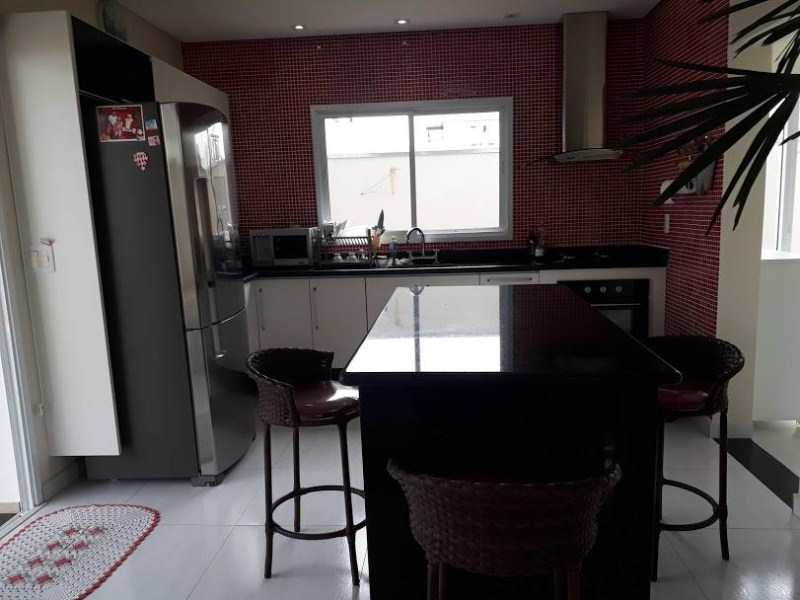 Sobrado com 3 dormitórios à venda, 318 m² por R$ 1.400.000 -