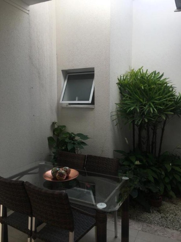 Casa com 3 dormitórios à venda, 174 m² por R$ 970.000 - cond