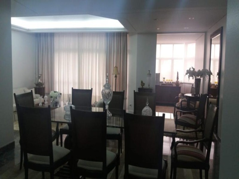 Apartamento com 3 dormitórios à venda, 220 m² por R$ 850.000
