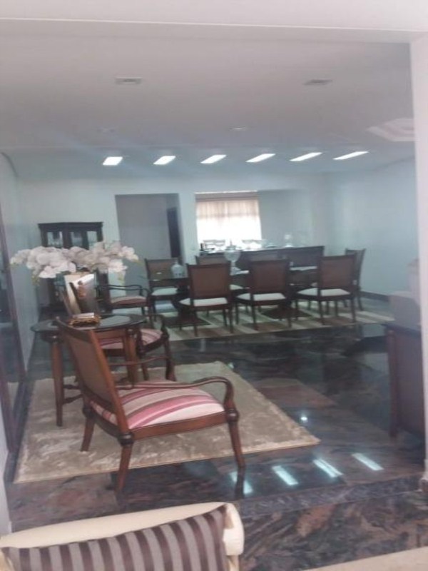 Apartamento com 3 dormitórios à venda, 220 m² por R$ 850.000