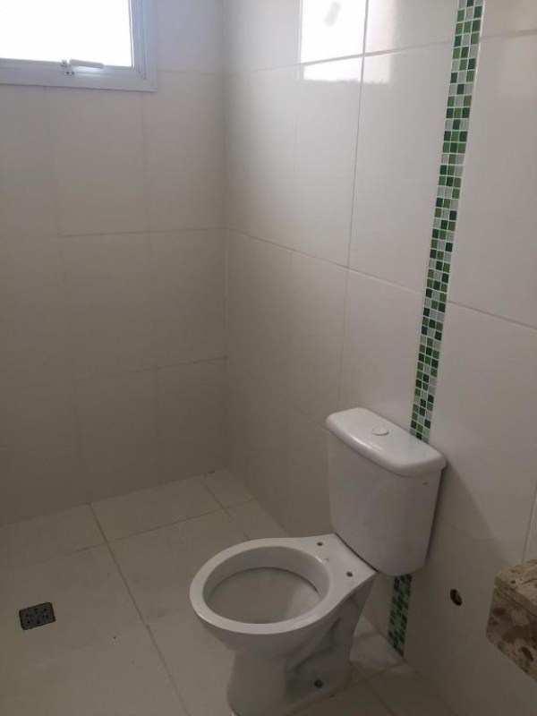 Apartamento com 2 dormitórios à venda, 65 m² por R$ 240.000 