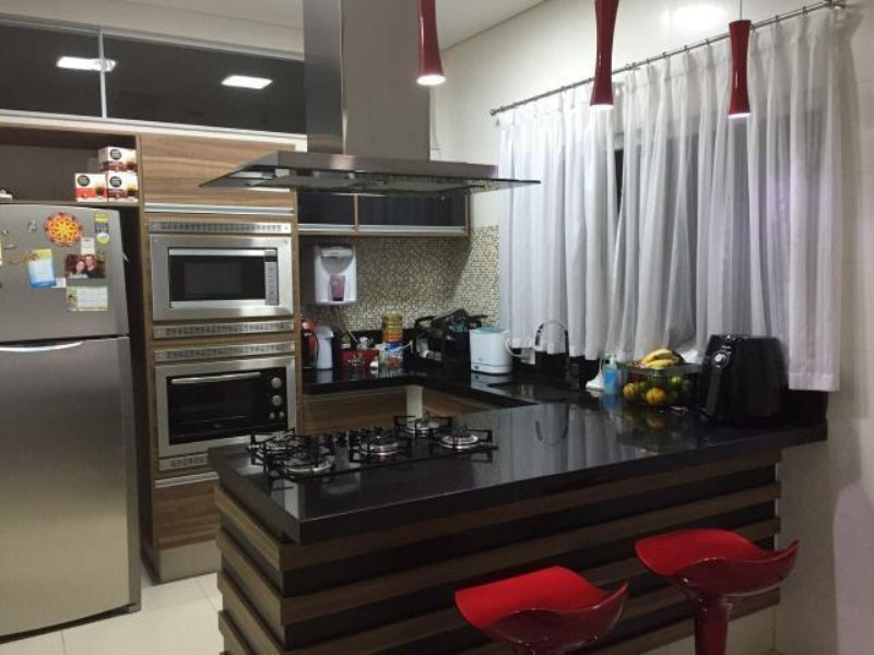 Sobrado com 3 dormitórios à venda, 260 m² por R$ 1.100.000 -