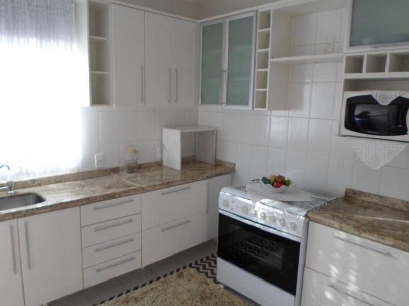 Apartamento com 3 dormitórios à venda, 94 m² por R$ 430.000 