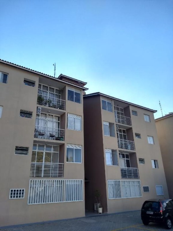 Apartamento com 2 dormitórios à venda, 62 m² por R$ 210.000 