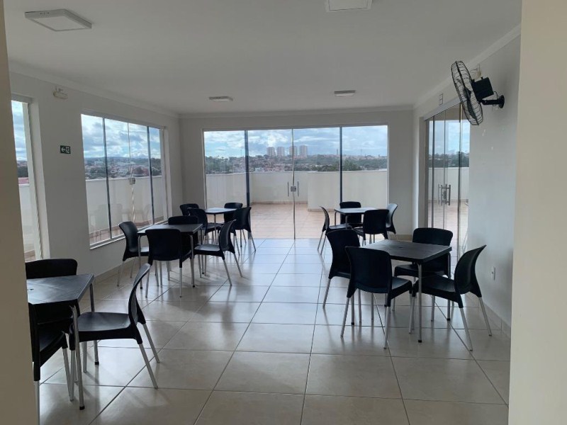 Apartamento com 2 dormitórios à venda, 55 m² por R$ 198.000 