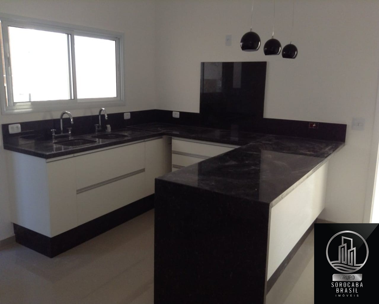 Sobrado com 3 dormitórios à venda, 280 m² por R$ 970.000 - c