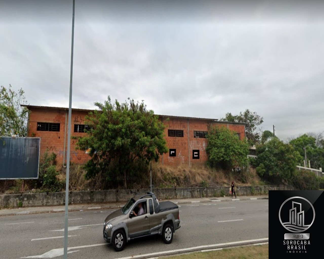 Barracão à venda, com 2.100 m² de terreno e 600 m² de constr