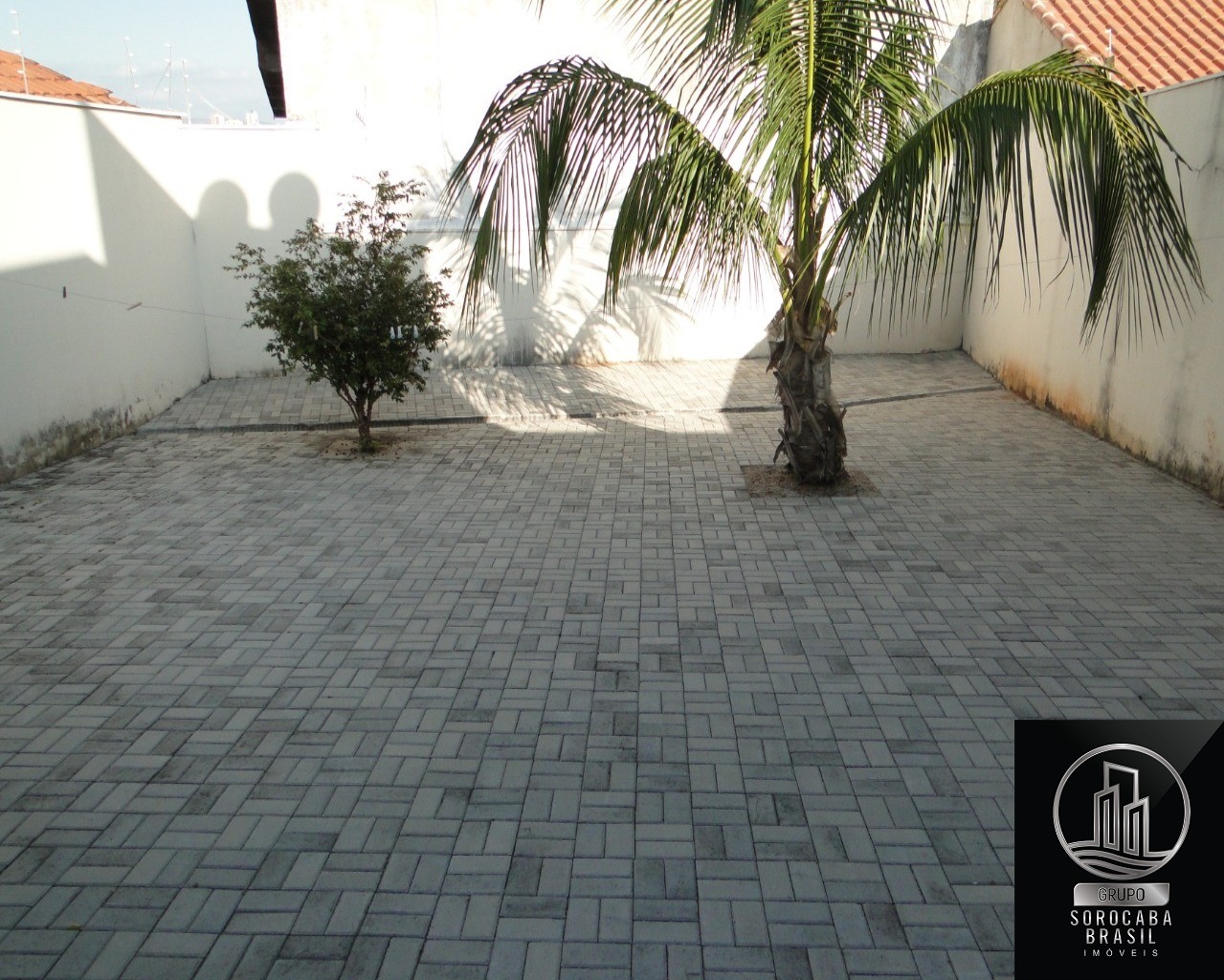 Sobrado com 3 dormitórios à venda, 210 m² por R$ 450.000 - j