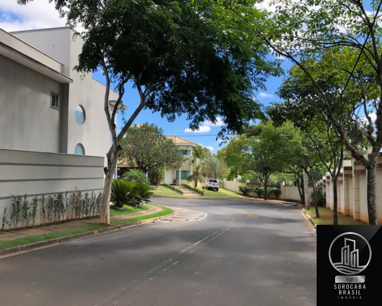 Sobrado com 3 dormitórios à venda, 253 m² por R$ 1.290.000 -