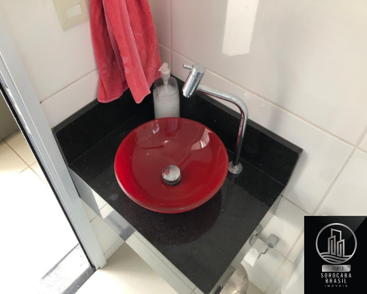 Sobrado com 3 dormitórios à venda, 253 m² por R$ 1.290.000 -